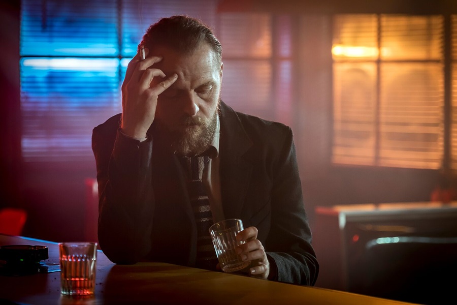 Simon Pegg, Neil Gaiman’ın Yolun Sonundaki Okyanus Romanını Diziye Uyarlıyor