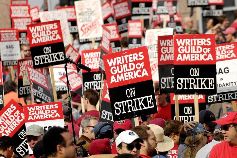 Hollywood Yeni Bir Senarist Grevine Hazırlanıyor