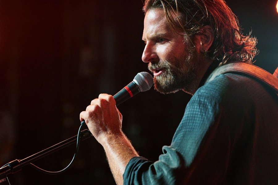 Bradley Cooper, Bee Gees Filminde Barry Gibb’i Canlandırabilir