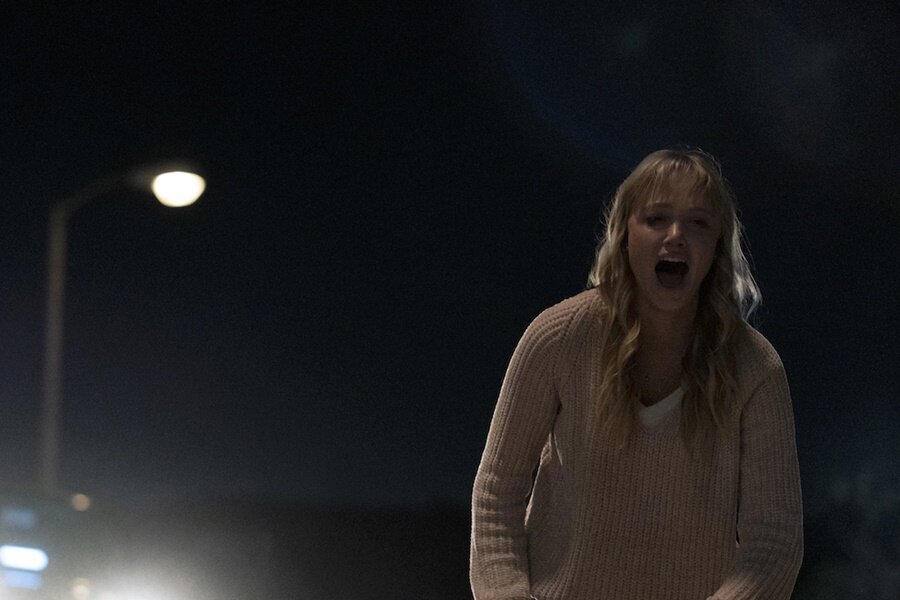 Dane DeHaan ve Maika Monroe’lu Quibi Dizisi The Stranger’dan Yeni Fragman Yayınlandı