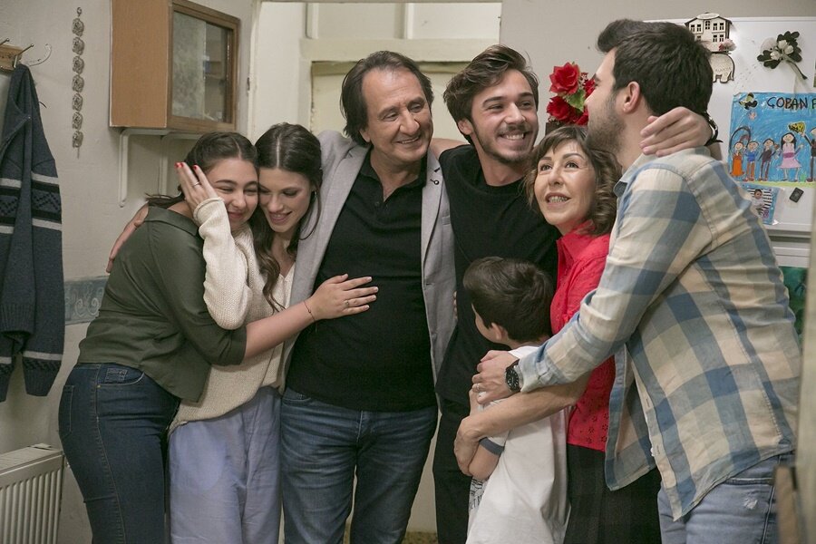 Türkiye’de Corona Virüsü Salgınının Hızla Yayılmasına Rağmen Pek Çok Dizinin Çekimlerine Devam Ediliyor