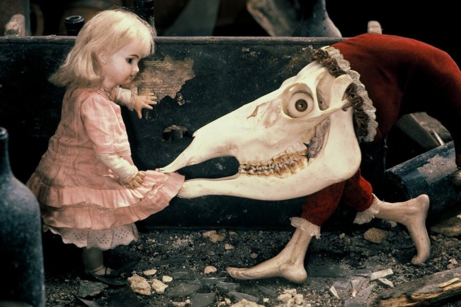 Lewis Carroll, Hans Bellmer ve Jan Švankmajer Üçgeninde: Alice Gerçeküstücüler Diyarında