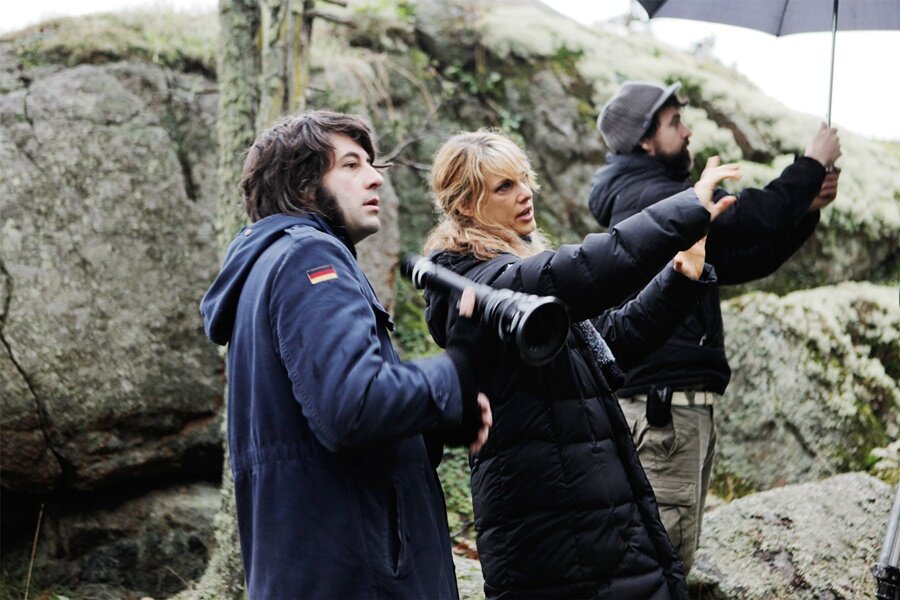 Emily Blunt, Kaitlyn Dever, Reese Witherspoon Gibi İsimler Lynn Shelton’ı Anma Videosu İçin Bir Araya Geldi