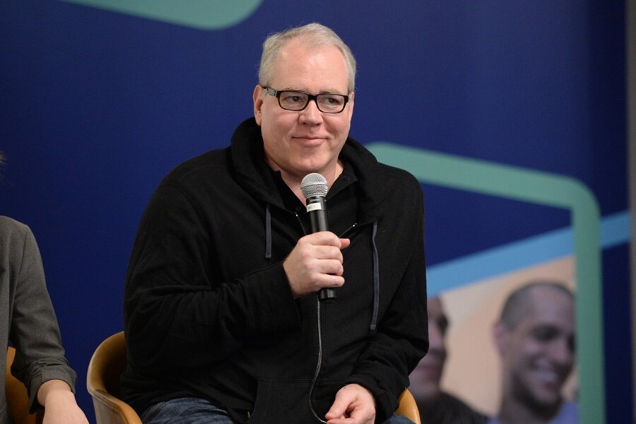 Irvine Welsh ve Bret Easton Ellis, Amerika Tabloid Dizisi İçin Bir Araya Geliyor