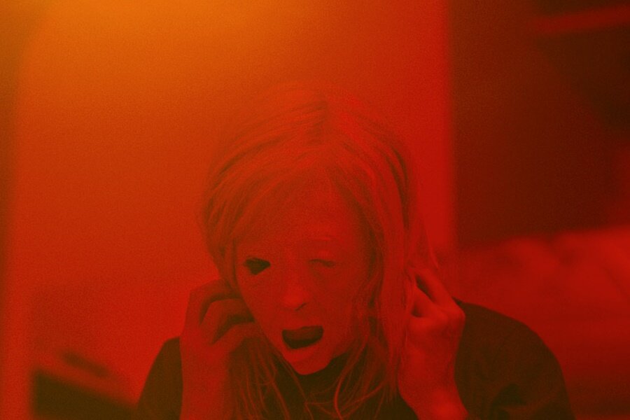 Dünya Prömiyerini 2020 Sundance Film Festivali’nde Yapan Brandon Cronenberg İmzalı Possessor Filminden Fragman Yayınlandı