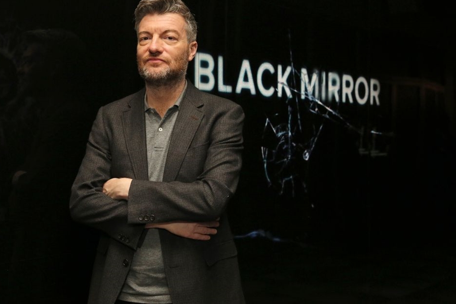 Black Mirror’ın Yaratıcısı Charlie Brooker, 2020 Yılı Hakkında Bir Mockumentary Çekiyor