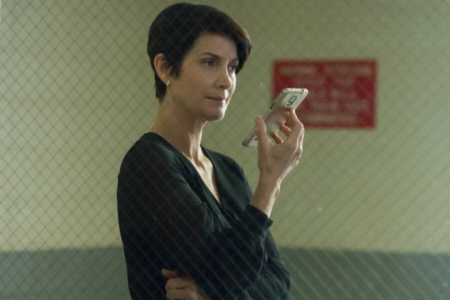 Carrie-Anne Moss, 40 Yaşına Girdiği Günden İtibaren Büyükanne Rolleri İçin Teklif Almaya Başladığını Söyledi