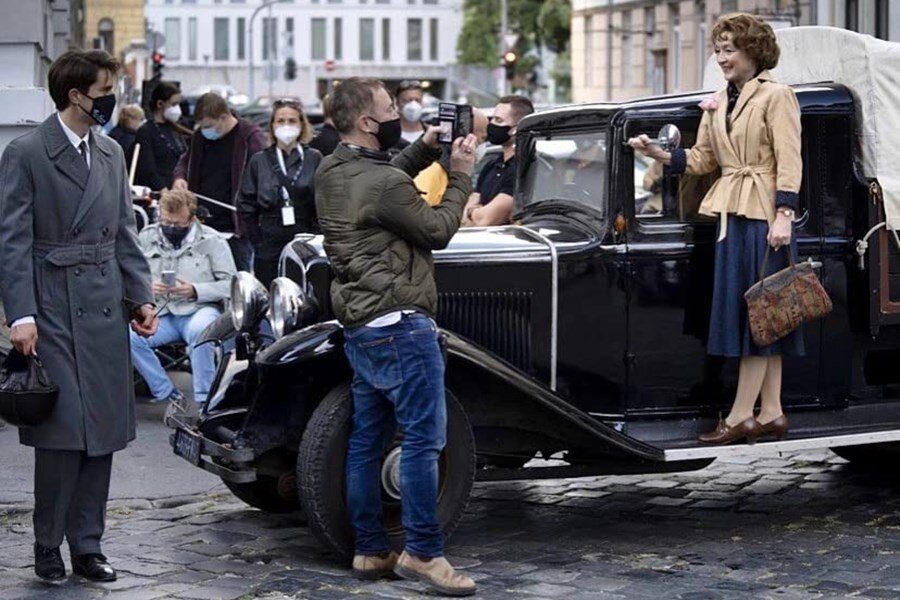 Lesley Manville ve Isabelle Huppert’li Mrs Harris Goes to Paris Filminin Haklarını Focus Features Satın Aldı
