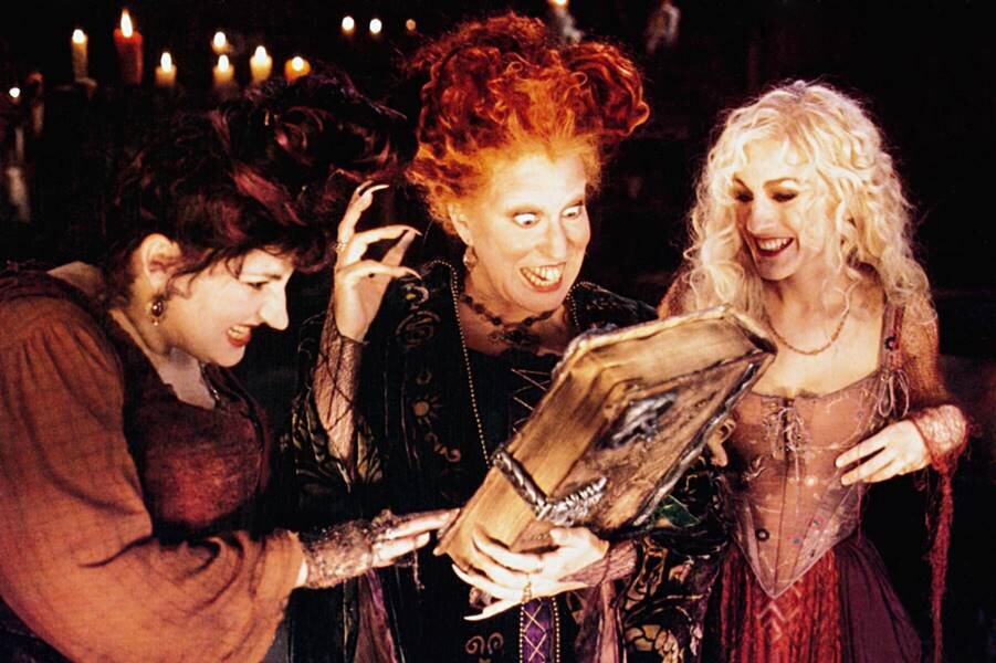 Sarah Jessica Parker’lı Hocus Pocus’un Devam Filmi Hocus Pocus 2, İzleyiciyle 2022 Yılının Sonbahar Aylarında Disney+’ta Buluşacak