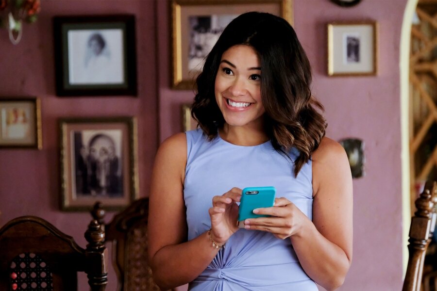 Gina Rodriguez, Boksör Ryan Garcia’nın Hikâyesinden İlham Alacak Film ile İlk Uzun Metrajlısına İmza Atacak