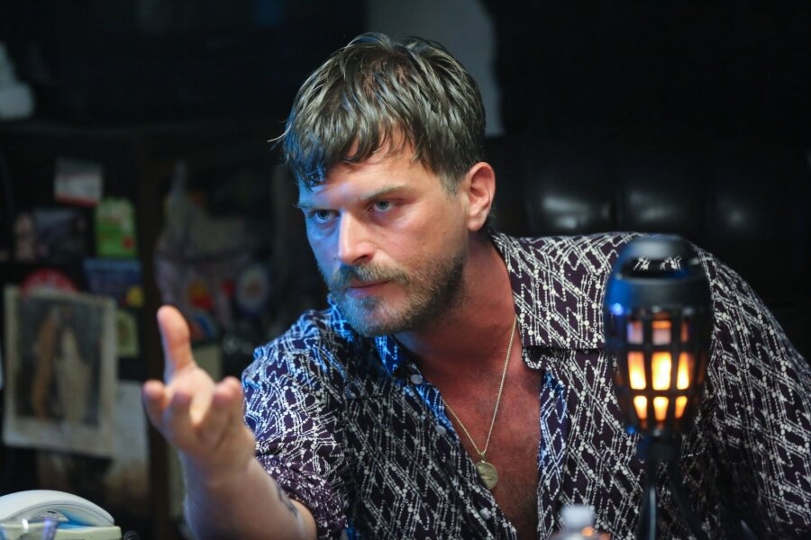 Kıvanç Tatlıtuğ, Netflix’in Into the Night Dizisinin 2. Sezonunda Konuk Oyuncu Olarak Yer Alacak