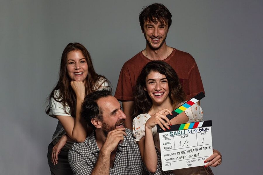 BluTV’nin Hazar Ergüçlü, Defne Kayalar, Fırat Çelik ve Ahmet Rıfat Şungar’lı Saklı Dizisinin Çekimlerine Başlandı