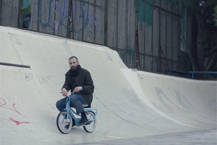 Christos Nikou’nun Beğeniyle Karşılanan Apples Filminden Türkçe Altyazılı Fragman Yayınlandı