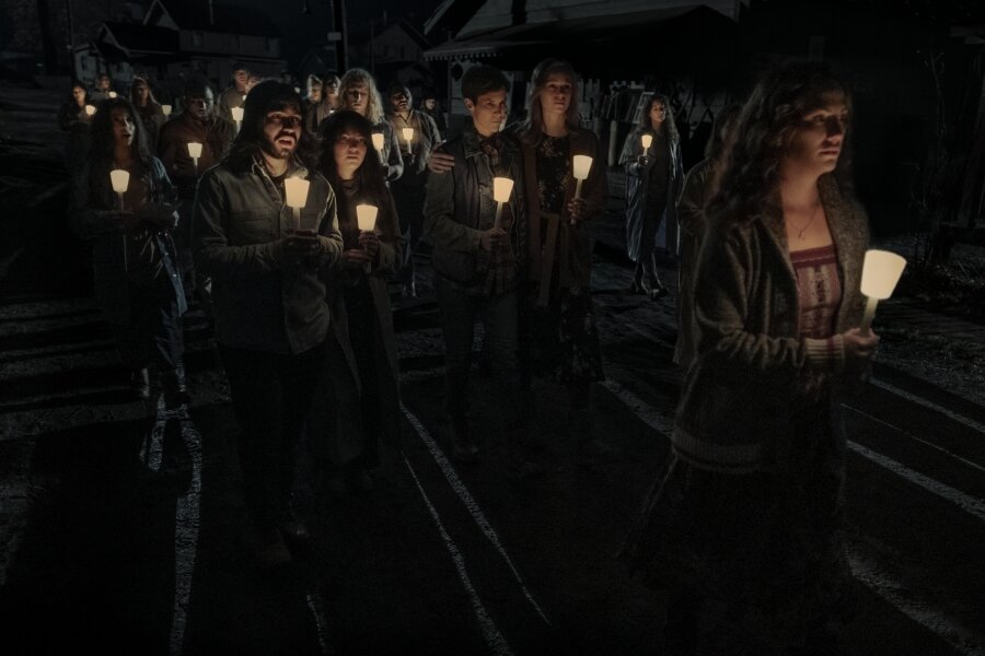 Midnight Mass Hakkında Mutlaka Bilinmesi Gerekenler