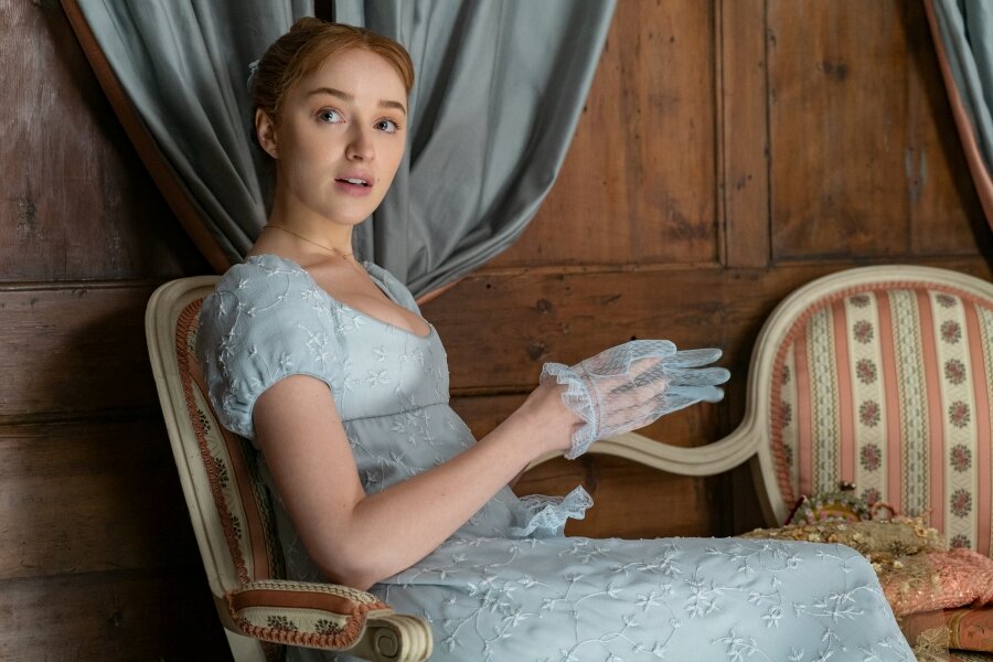 Phoebe Dynevor, Amazon’un Exciting Times İsimli Dizisinin Başrolünde Yer Alacak