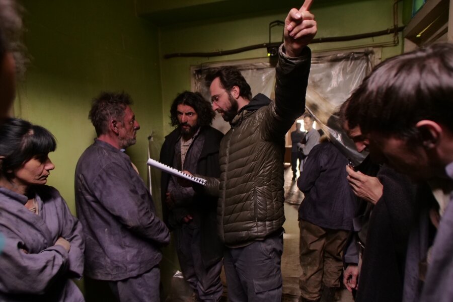 Erdem Tepegöz ile Gölgeler İçinde Üzerine