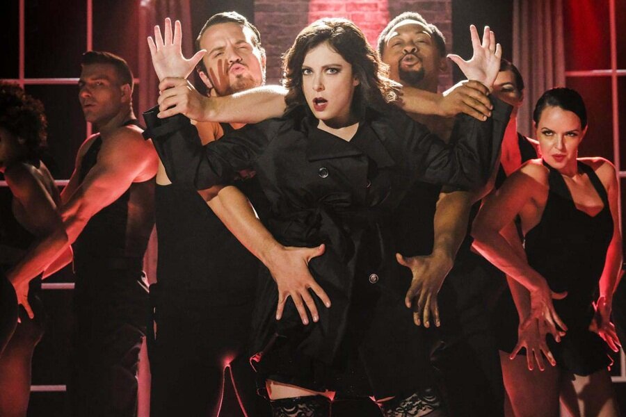Crazy Ex-Girlfriend’in Yaratıcıları Rachel Bloom ve Aline Brosh McKenna, Badass (And Her Sister) Dizisi İçin Yeniden Bir Araya Geliyor