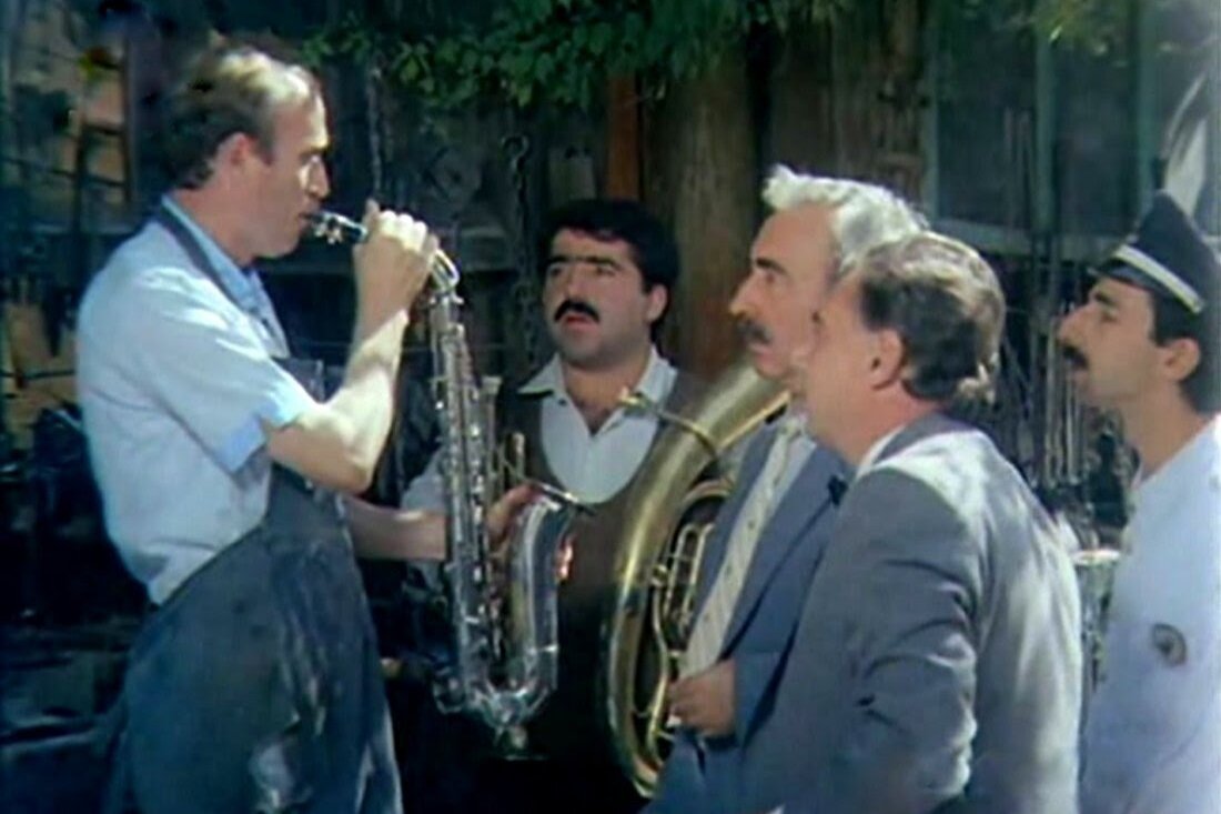 Selamsız Bandosu: Unutulmuşluğun Seremonisi