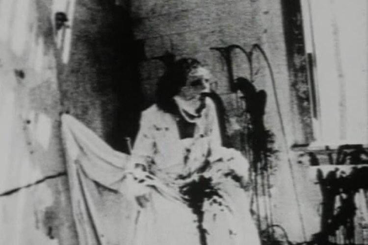 Begotten - Cadılar Bayramı 2021 - FilmLoverss