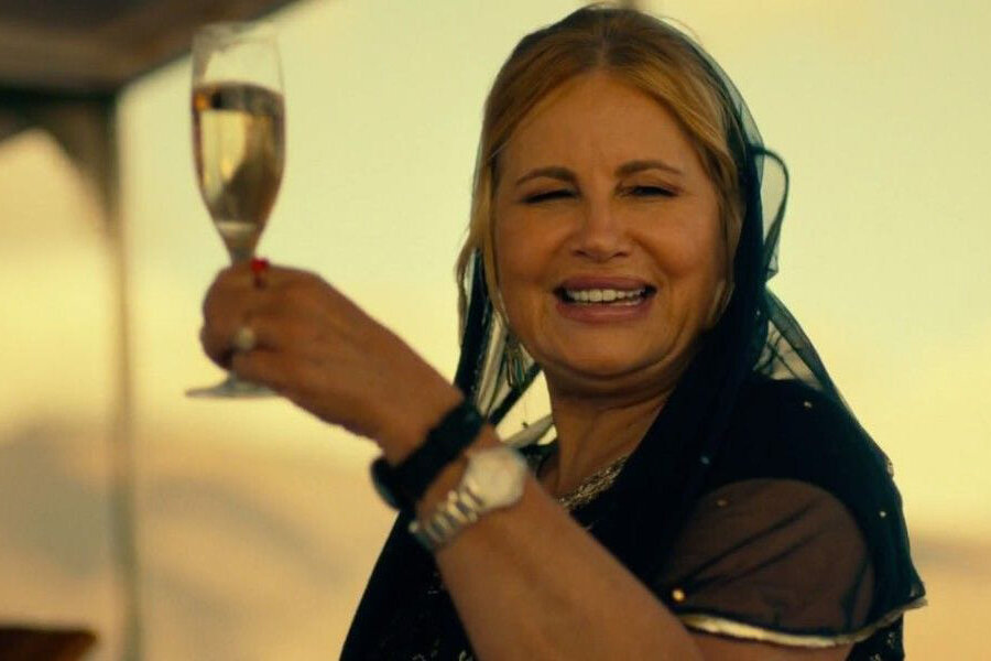 Jennifer Coolidge, Ryan Murphy’nin Netflix Dizisi The Watcher’ın Oyuncu Kadrosuna Katıldı