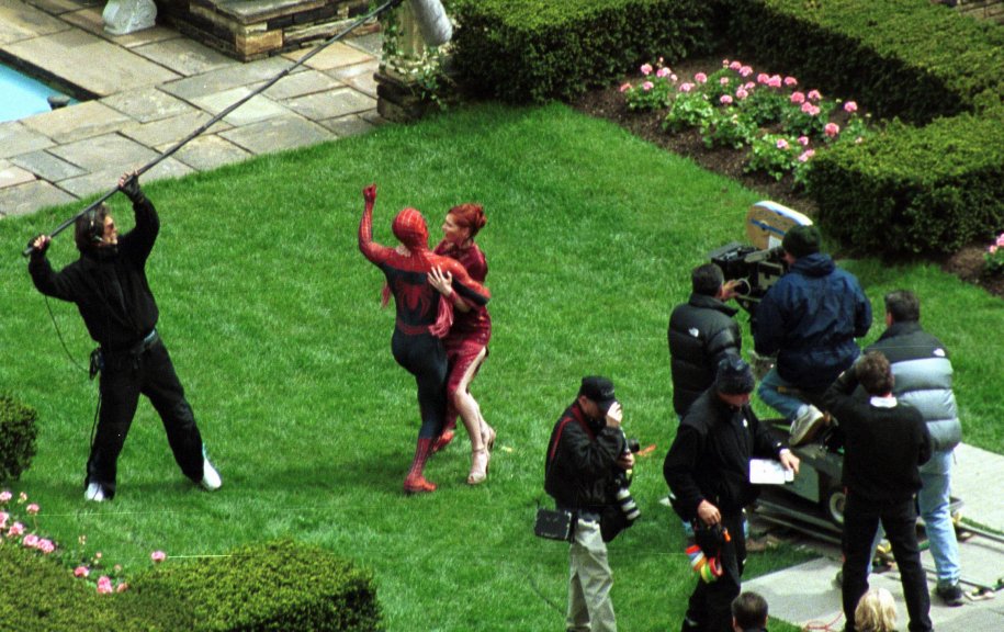 Kirsten-behind-the-scenes-of-Spider-Man-kirsten-dunst