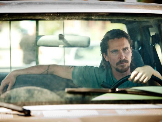 Out Of The Furnace Filminin İlk Görselleri Yayınlandı