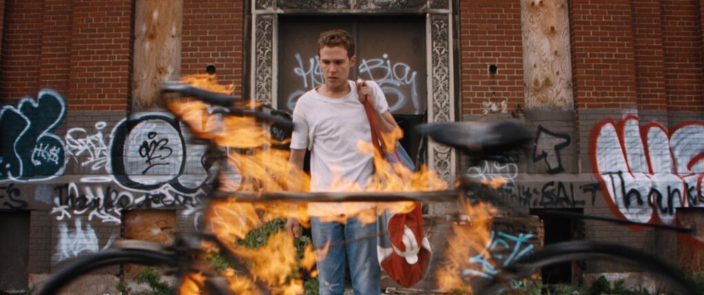 Gosling’in İlk Filmi Lost River’dan İlk Klip Yayınlandı